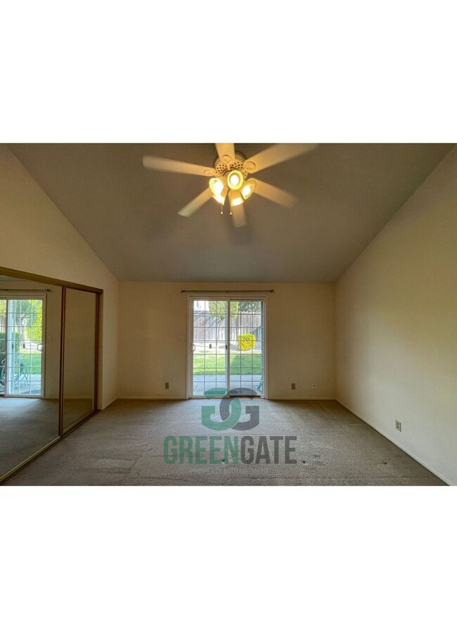 Building Photo - Beautiful 3 BEDROOM 2 BATH HOME IN MODESTO...