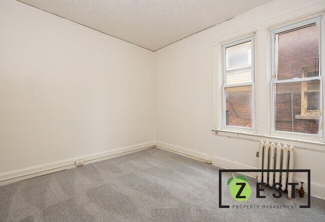Building Photo - 4016-18 Hogarth