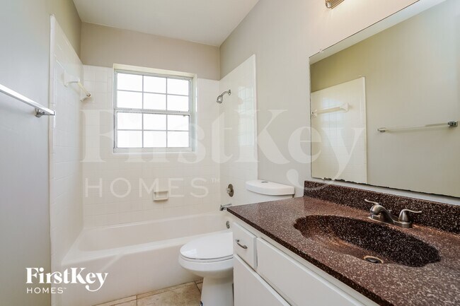 Building Photo - 1802 Ridgecrest St