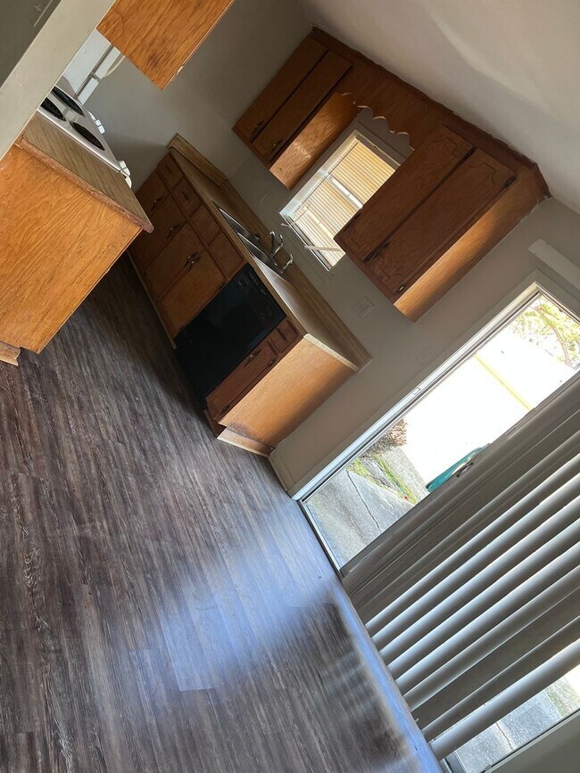 Building Photo - Monthly Paid Rent