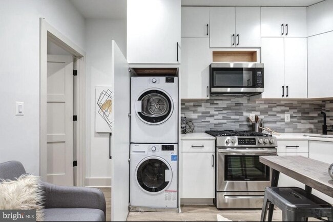 Building Photo - 256 15th St SE