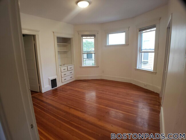 Building Photo - 32 Juliette St