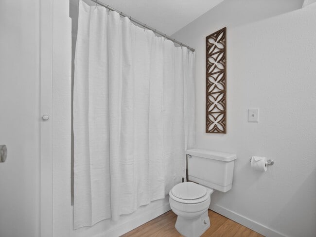 Building Photo - Craftsman on Madison (Furnished)