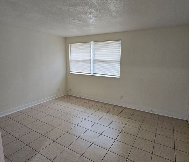 Building Photo - 5838 Yellow Pine Ct