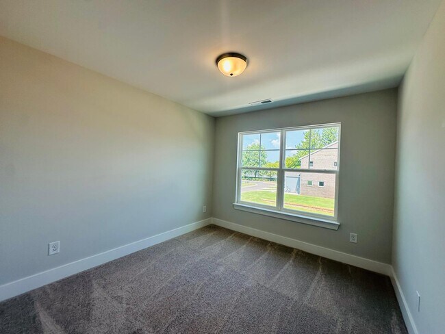 Building Photo - 5577 Stafford Rd