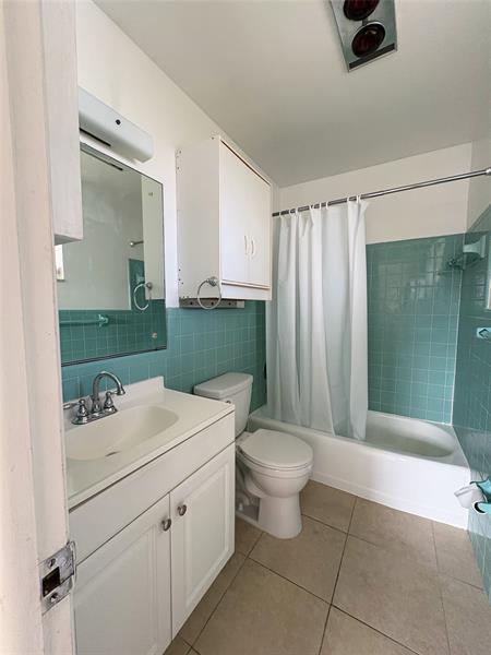 Building Photo - 2719 NE 32nd St