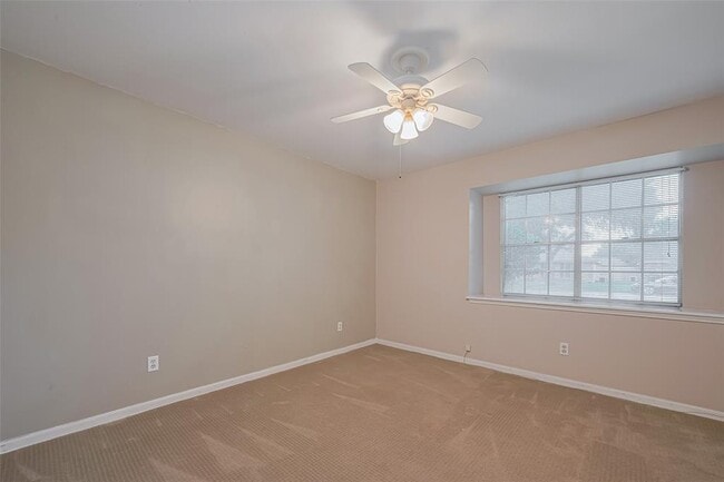 Building Photo - 2027 Briar Ridge Dr