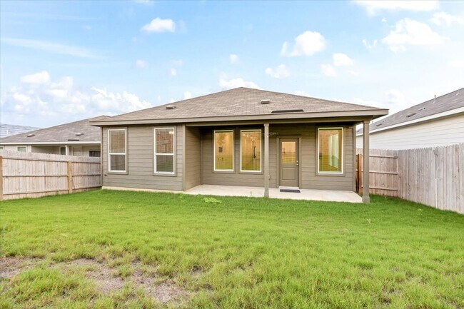 Building Photo - Spacious 4-Bed Home with Modern Upgrades, Fenced Yard & Community Pool in San Antonio