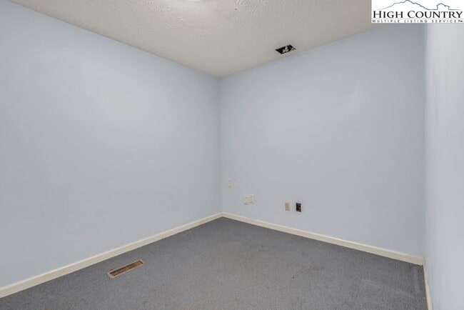 Building Photo - 483 NC-105 Extension