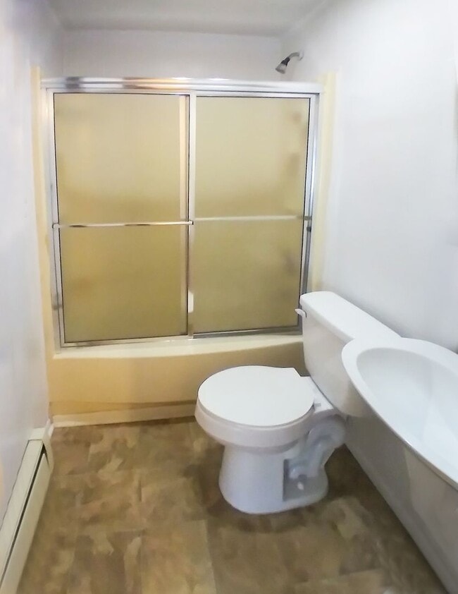 Building Photo - 1-Bedroom 1-Bathroom Apartment For Rent
