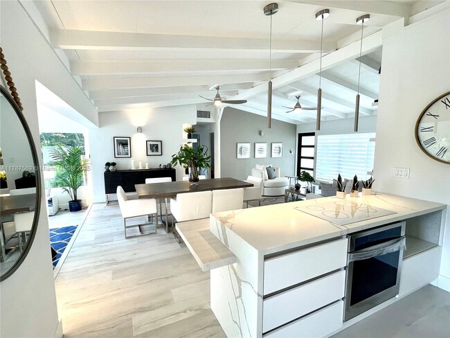 Building Photo - 2424 Tortugas Ln