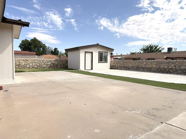 Building Photo - 9321 Sorbonne Dr