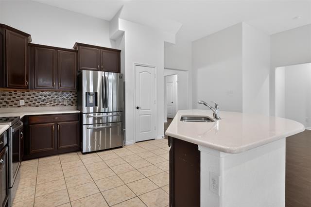 Building Photo - 8728 Maple Ridge Trail