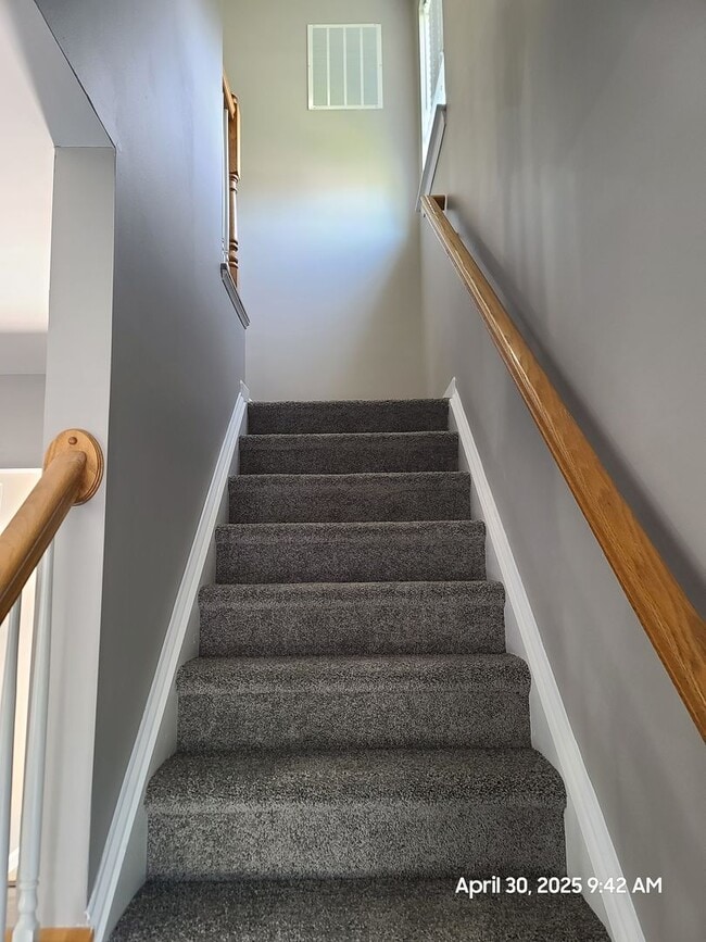 Building Photo - End Unit Town Home in Waynesboro, PA!