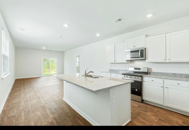 Building Photo - 620 Ladywood Dr