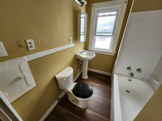 Building Photo - 2990 E 111th St