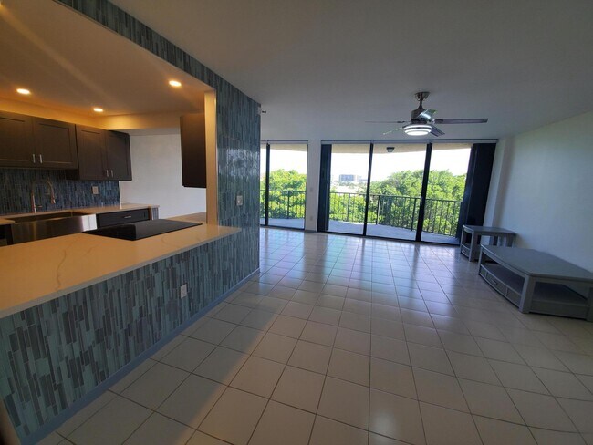 Building Photo - 859 Jeffery St