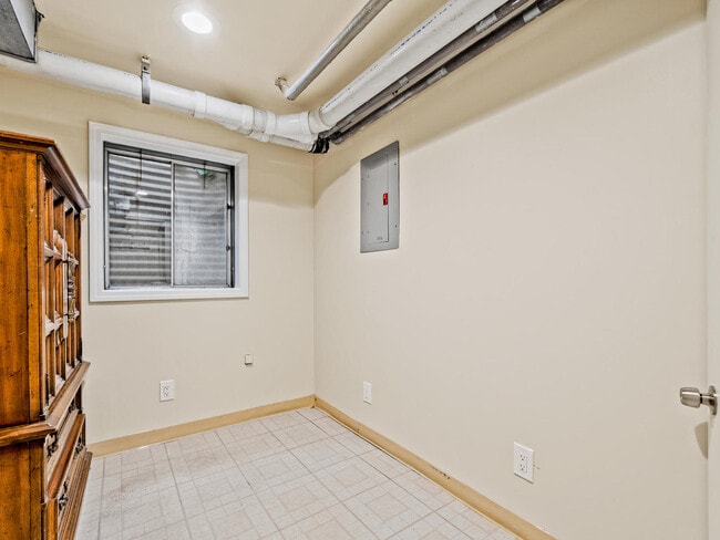 Building Photo - 1068 Shermer Rd