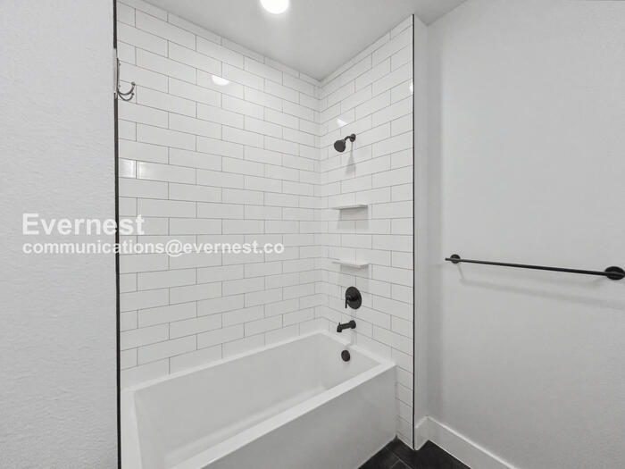 Building Photo - 3101 Govalle Ave