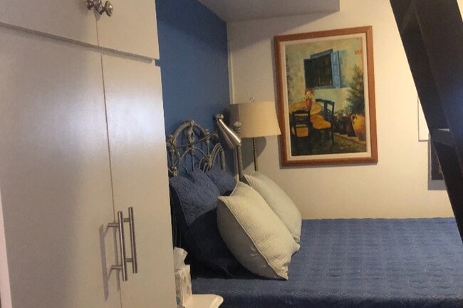 Cabinets - 4721 Cartwright Ave