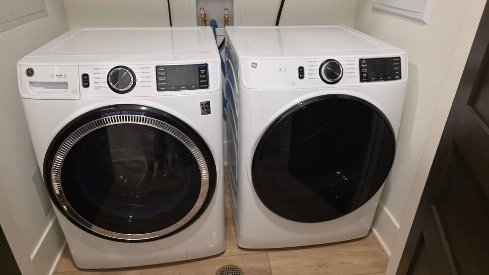 Building Photo - 1030 Blue River Pkwy