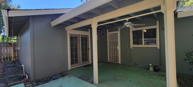 Building Photo - 2 Bedroom Condo Near Sacramento River Trail