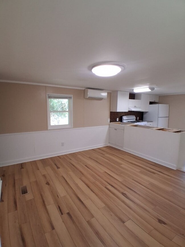 Building Photo - $1,800 - 2 Bedroom / 1 Bath Mobile Home Sitting on the Tuckasegee River