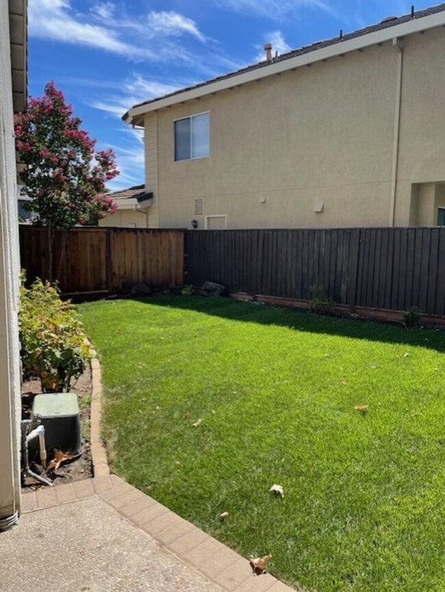 Building Photo - Tracy Home  Available for Rent