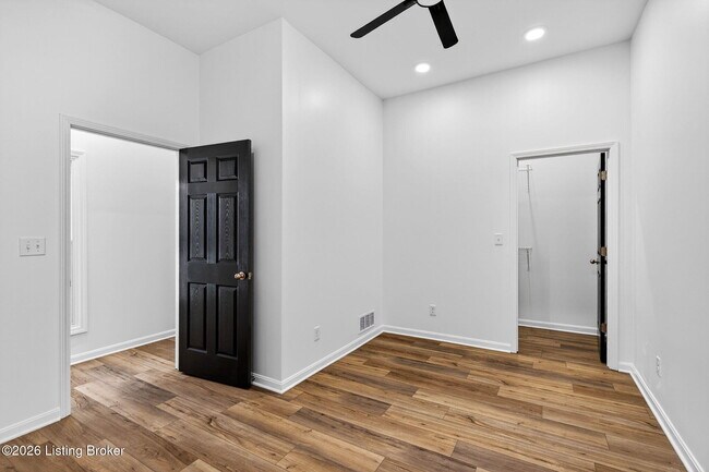 Building Photo - 508 Lilly Ave