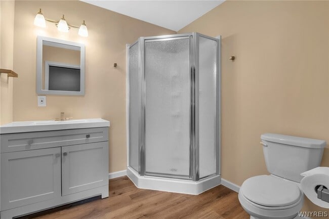 Building Photo - 126 E Niagara St