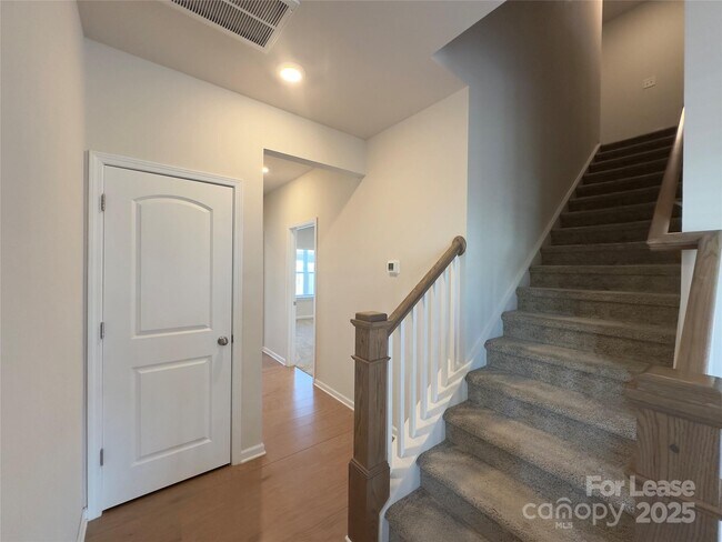 Building Photo - 403 Wescott St