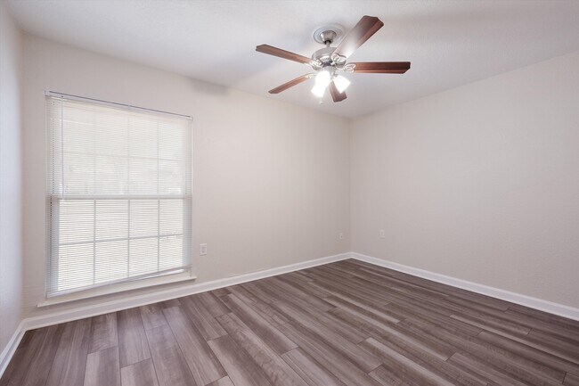 Building Photo - 7809 Hollow Oak