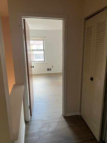 Building Photo - 304 Merrywood Dr