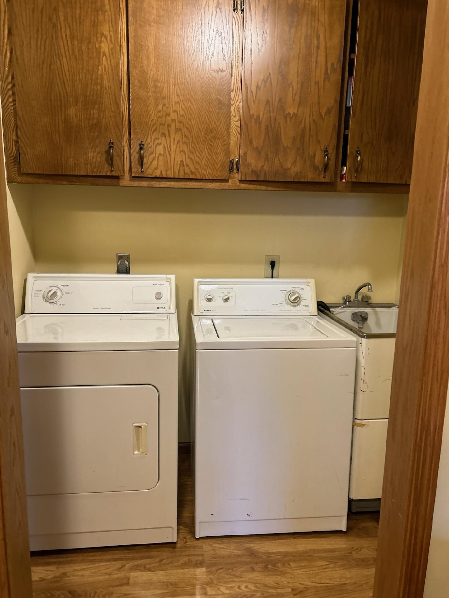 Washer and Dryer off the kitchen - 524 Marshal Ct