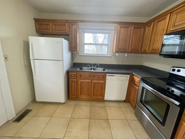 Building Photo - 1805 Dimple Ct