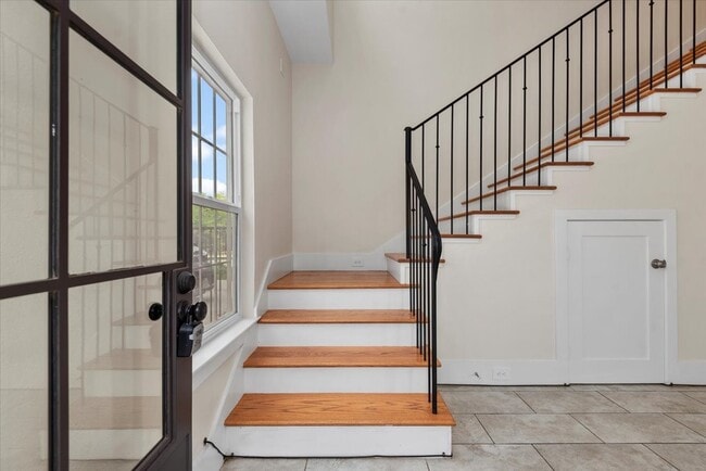 Building Photo - 2002 Lynnfield St