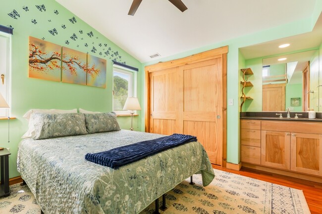 Building Photo - 105 Creative Cove