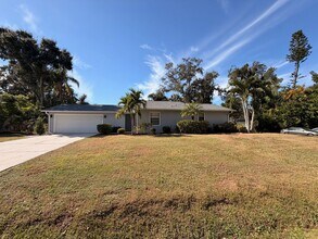 Building Photo - Highly sought after 2/2 in Gulf Gate