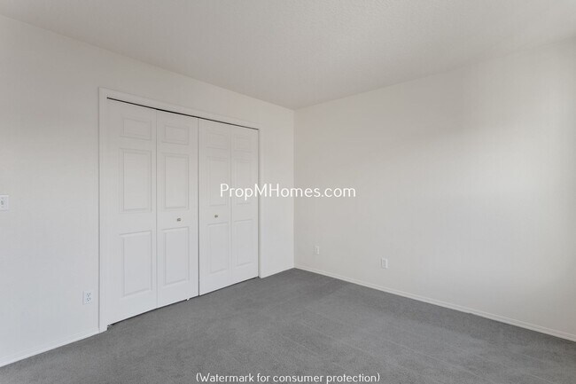 Building Photo - Wonderful Three Bedroom Plus Office In Bea...