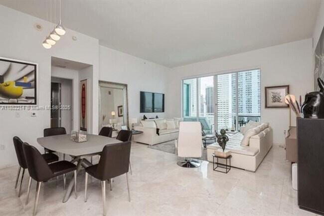 Building Photo - 900 Brickell Key Blvd