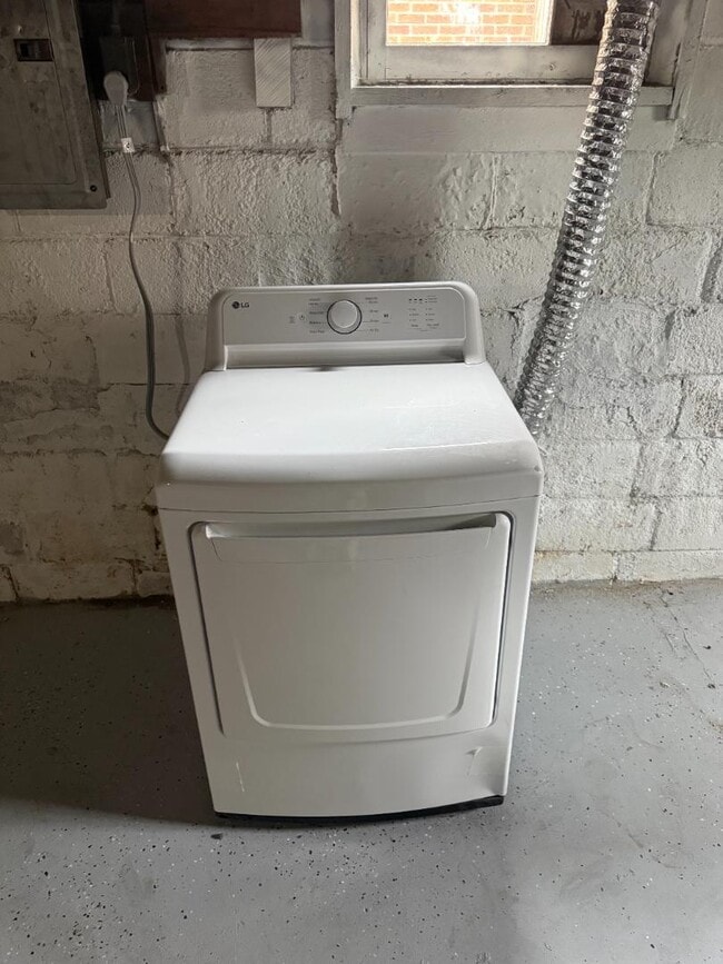 Building Photo - 7245 Bruno Ave