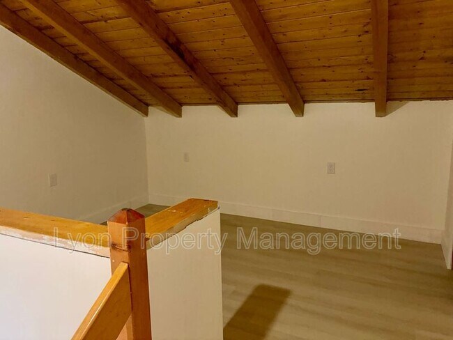 Building Photo - 262 Illinois St