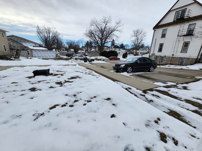 Building Photo - 604 W Seerley Blvd