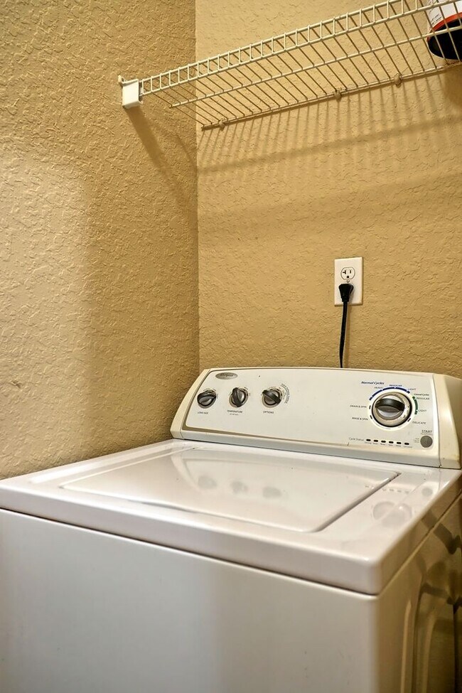 Building Photo - Lovely 1 bedroom 1 bath at Fountains at Metrowest in Orlando