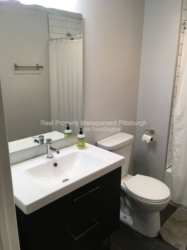 Building Photo - 5619 E Liberty Blvd