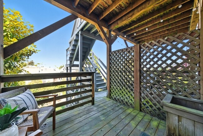 Building Photo - 438 30th St