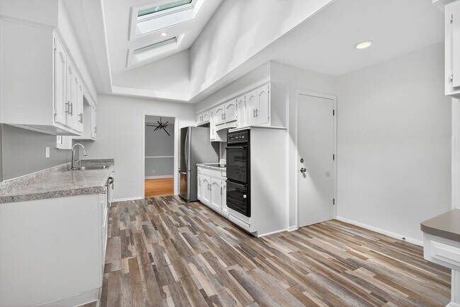 Building Photo - Beautiful, one of a kind property on four ...