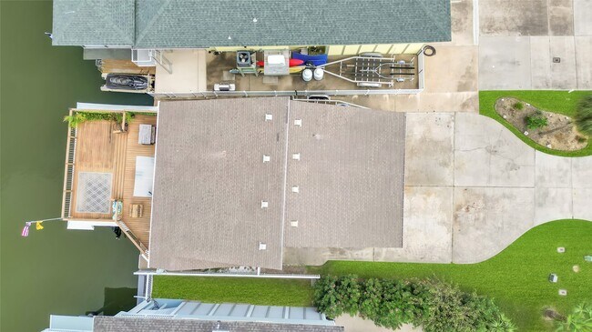 Building Photo - 1114 Tiki Dr