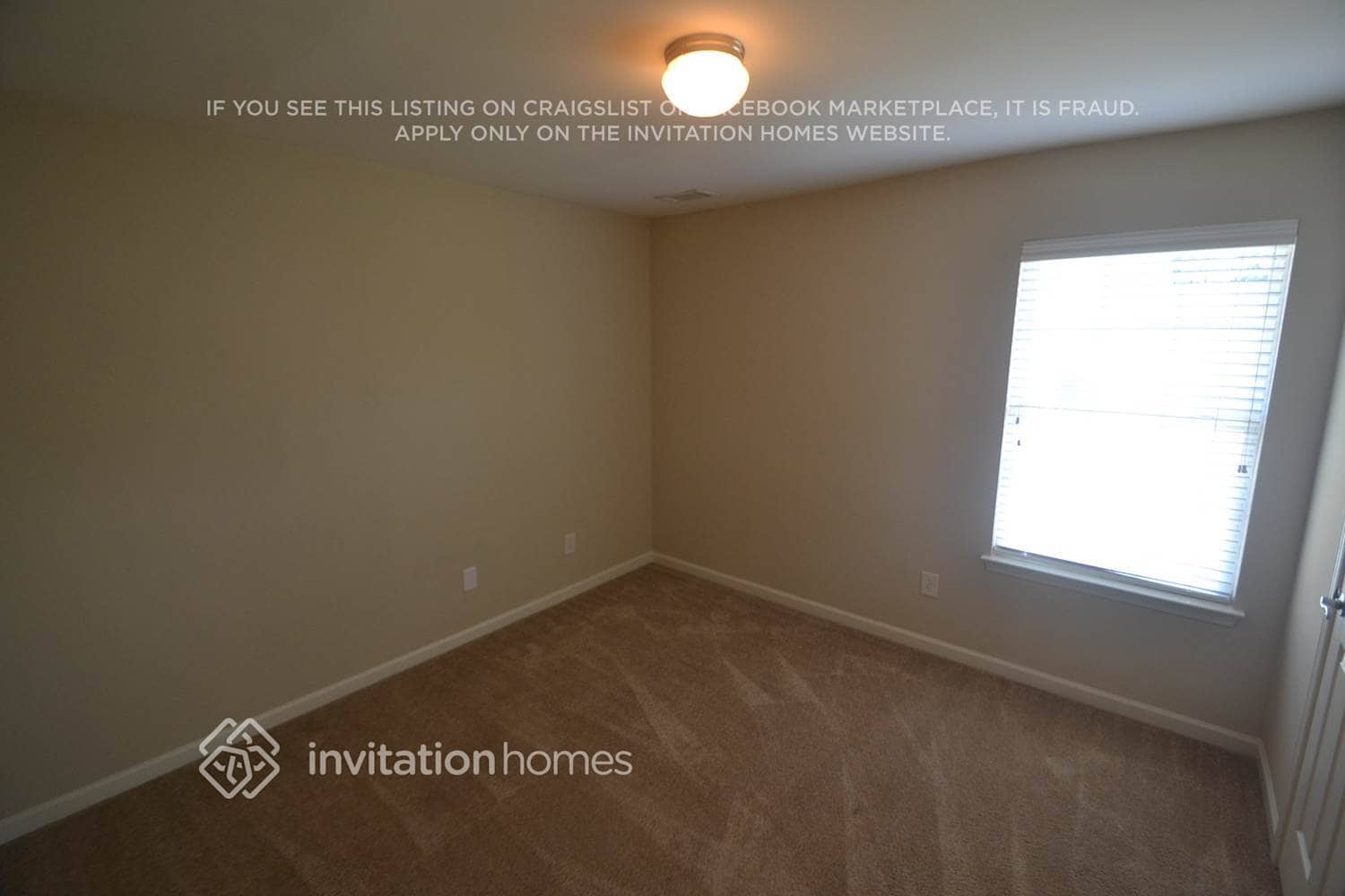 Building Photo - 909 Lakeside Ct