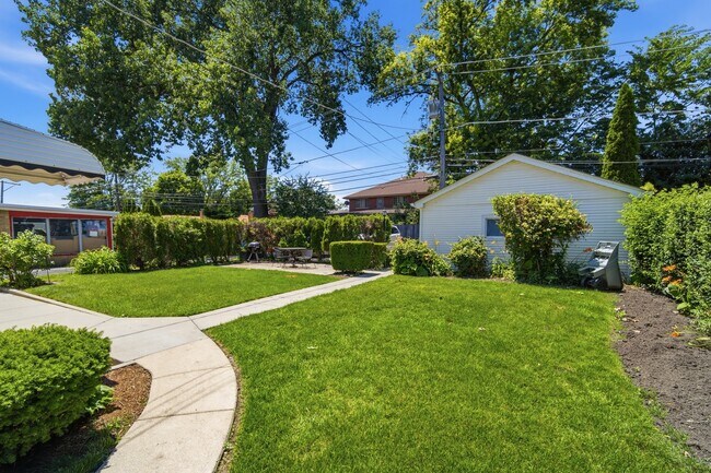 Building Photo - 7314 N Crawford Ave